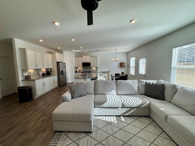 Building Photo - Beautiful 4BR/3BA Home in Parkside Crossing