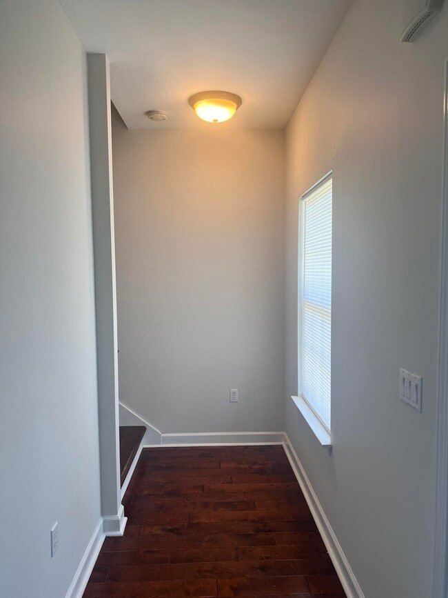 Building Photo - 411 Serene Ct