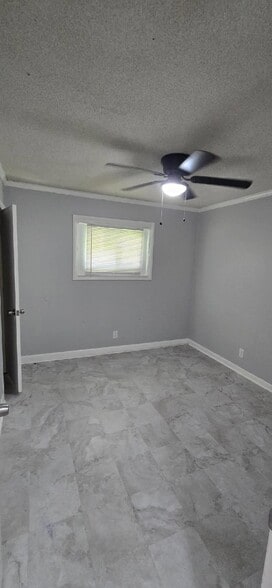 Building Photo - 2235 Poinsettia Cir