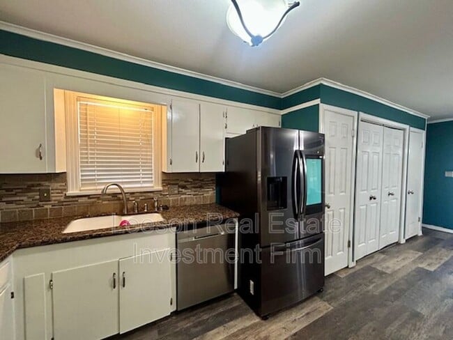 Building Photo - 3715 Greenway Pl