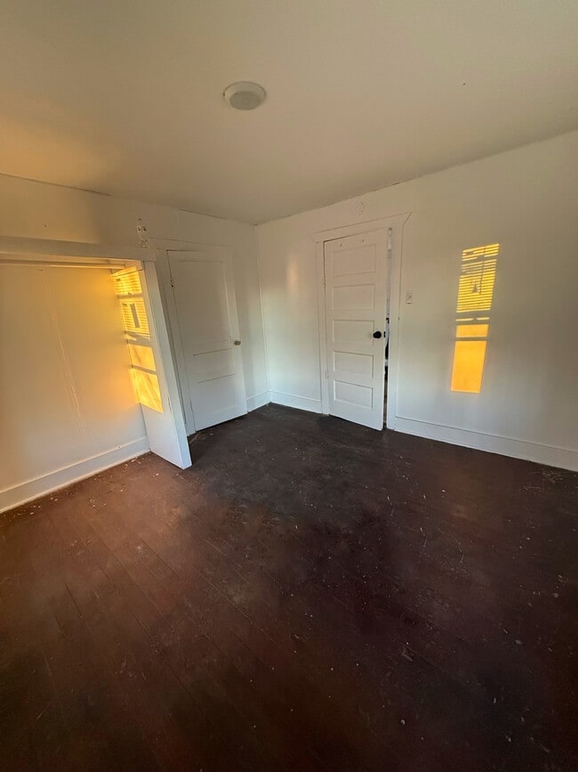 Building Photo - 445 Southport Rd