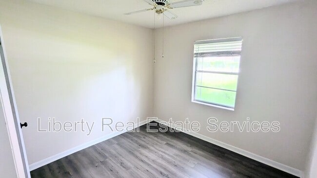 Building Photo - 820 Kelly Dr