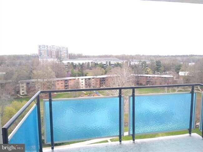 Building Photo - 10401 Grosvenor Pl