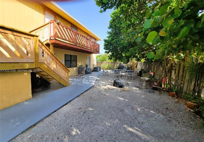 Building Photo - 307 S Ocean Dr