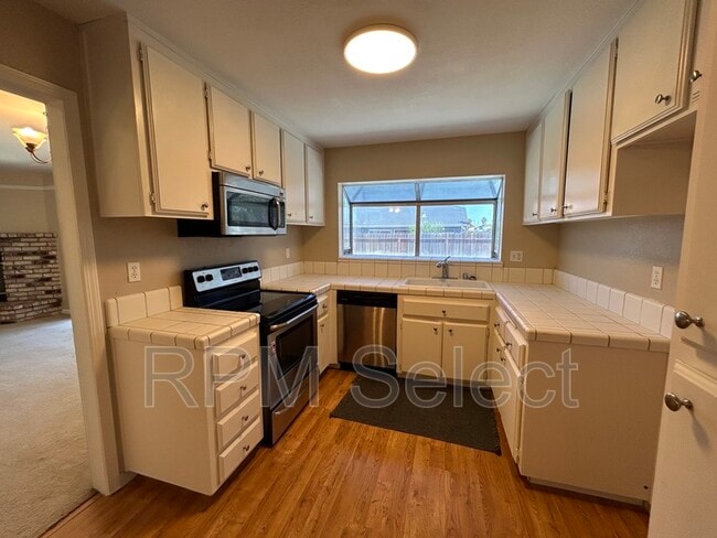 Building Photo - 825 Osprey Way