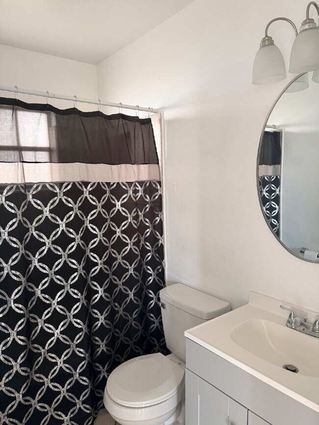 Building Photo - Cute 3 Bedroom, 1.5 Bathroom Home for Rent.