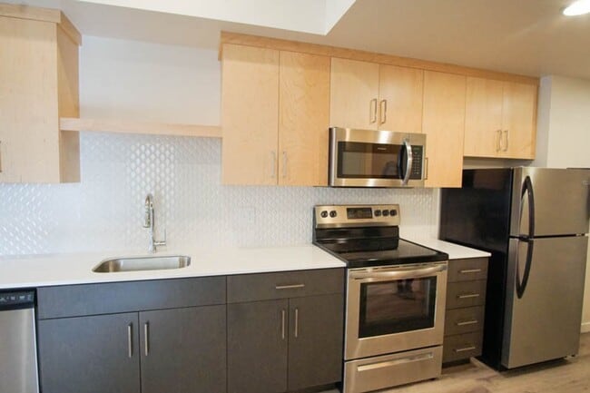 Building Photo - SPRING SPECIAL: Top Floor Modern 2 Bdr w/ W&D + AC!