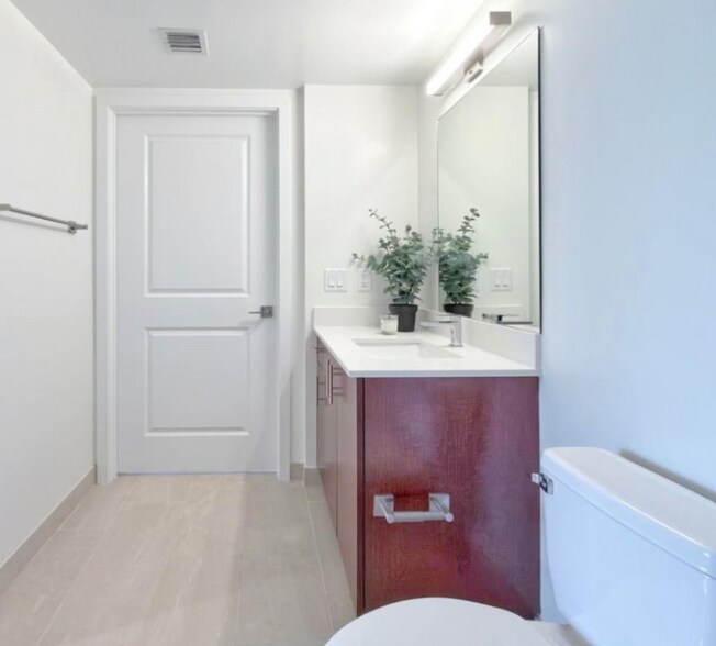 Building Photo - 11240 Northwest Dr