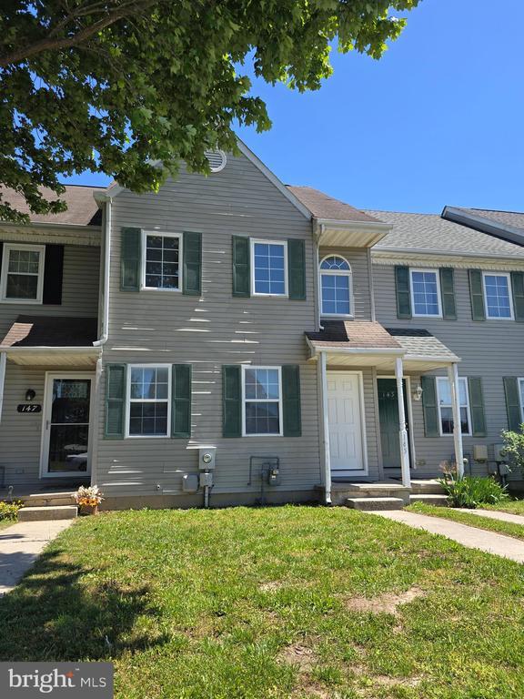 Primary Photo - 145 Holmes St