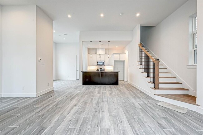 Building Photo - 8930 Spring Knoll Forest Dr
