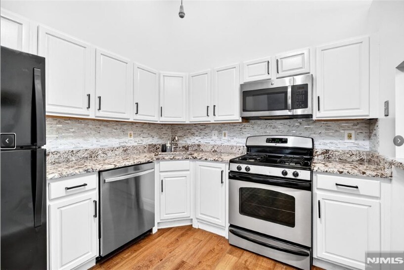 Building Photo - 556 Holly Ct