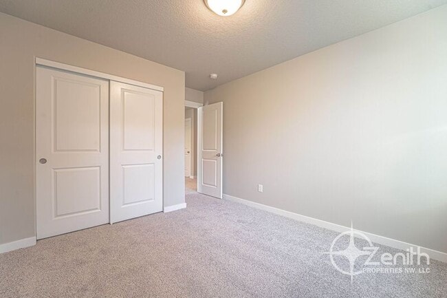 Building Photo - 4716 NE 37th Ct