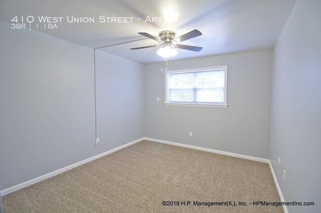 Building Photo - Woodcrest Three Bedroom First Floor