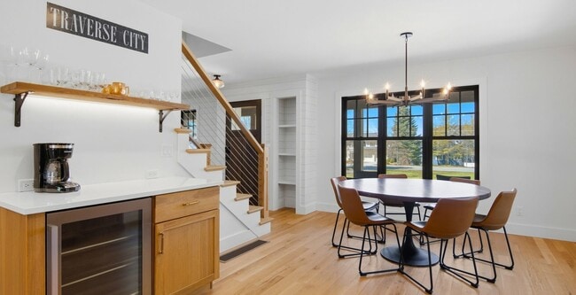 Building Photo - Furnished Executive Extended Stay Rental on Old Mission Peninsula