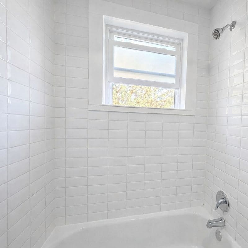 Shower/Tub - 509 Orchard Ave
