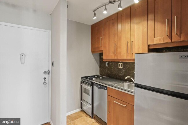 Building Photo - 801 N Pitt St