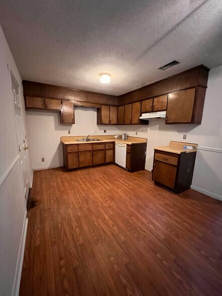 Building Photo - 130 James Ave