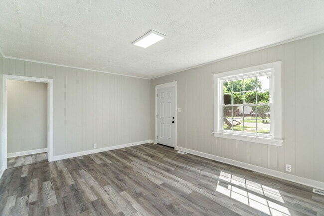 Building Photo - 2752 Tarleton Ave