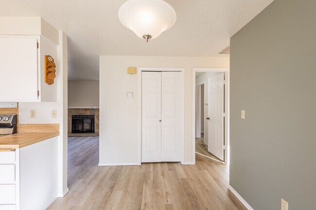 Building Photo - Renovated 2 bedroom 1 bathroom home