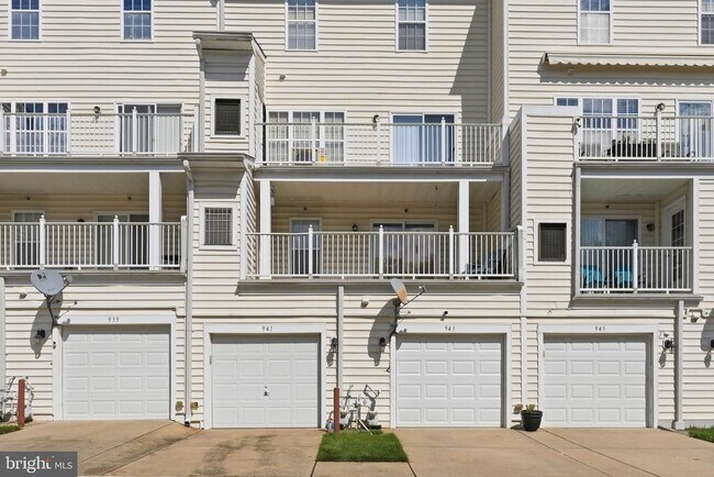 Building Photo - 941 Pine Forest Ln