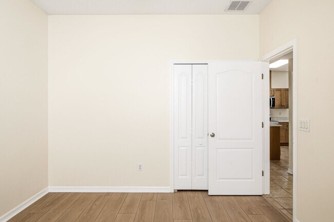 Building Photo - Cozy 4/2 Home Nestled in a Gated Community