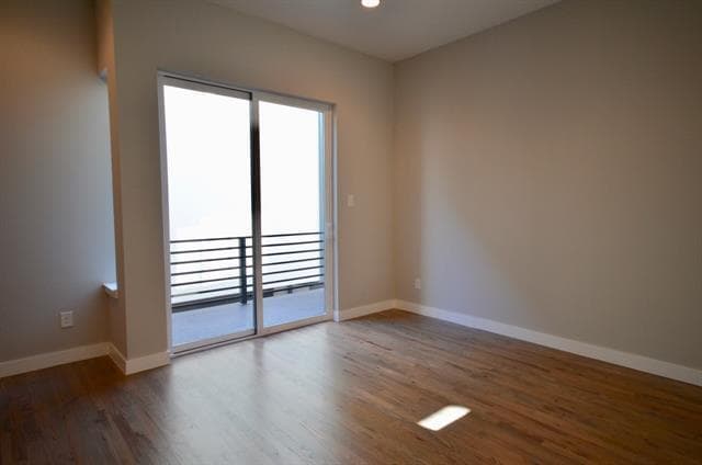 Building Photo - 2111 Bennett Ave