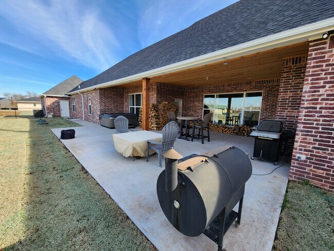 shared patio - 8321 SW 109th Ter