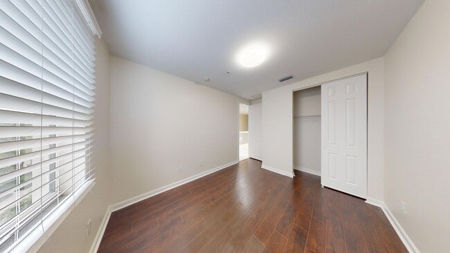 Building Photo - 4 Bed/3.5 Bath Townhome w/2 Car Garage in Pet Friendly Gated Community! ** Water/Cable/Internet I...