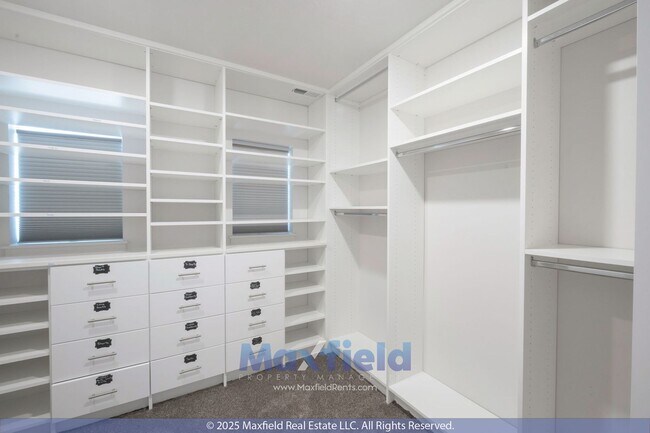 Building Photo - Modern EV Friendly Upgraded 5 BD 4 BA 3 GA...