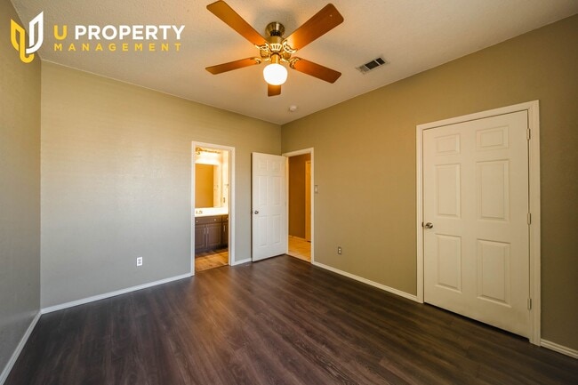 Building Photo - A Sweety Corner Home in Lewisville, Don't ...