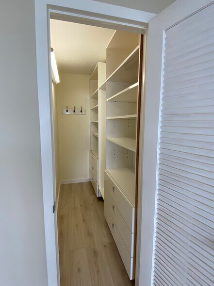 Building Photo - 4048 Exeter C