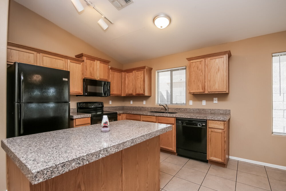 Building Photo - 7814 S 72nd Ln