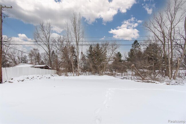 Building Photo - 2455 Crumb Rd