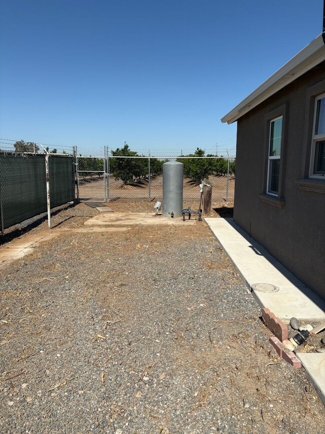 Building Photo - Country home Now Available!
