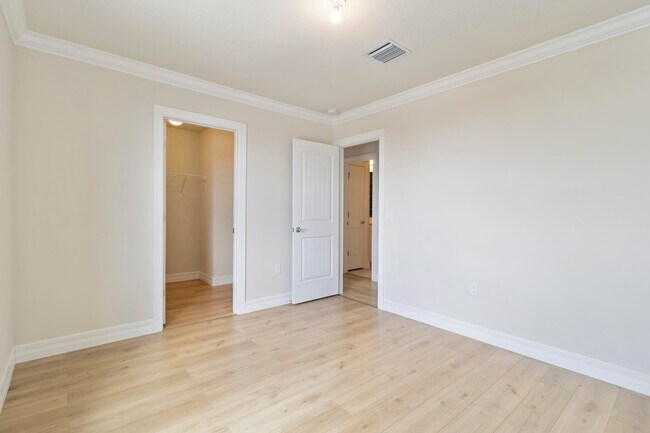 Building Photo - 8289 Vaulting Dr