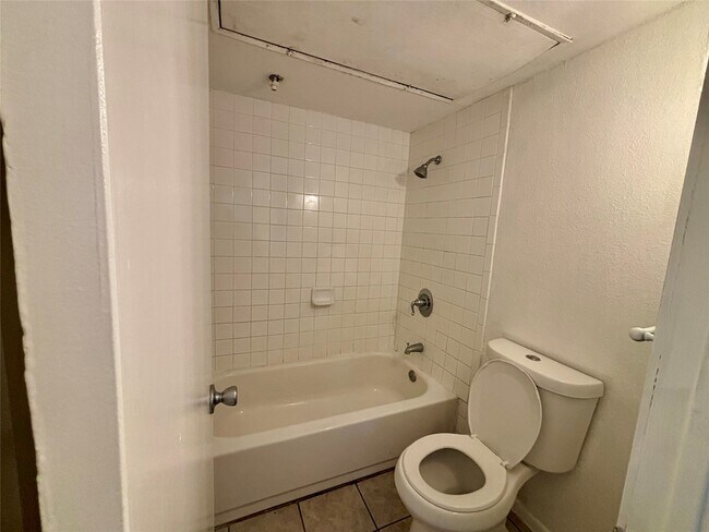 Building Photo - 2800 Jeanetta St