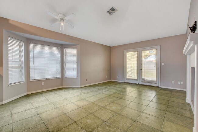 Building Photo - 3 bedroom single story in Desert shores!