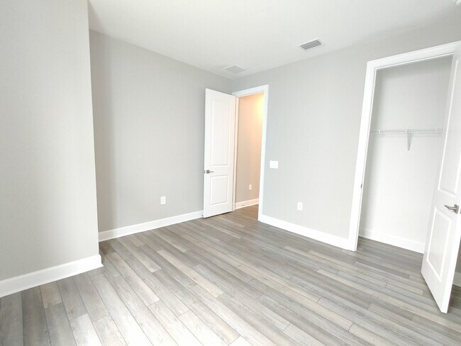 Building Photo - 6211 Baywood Ct