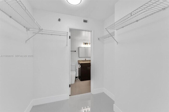 Building Photo - 770 Claughton Island Dr