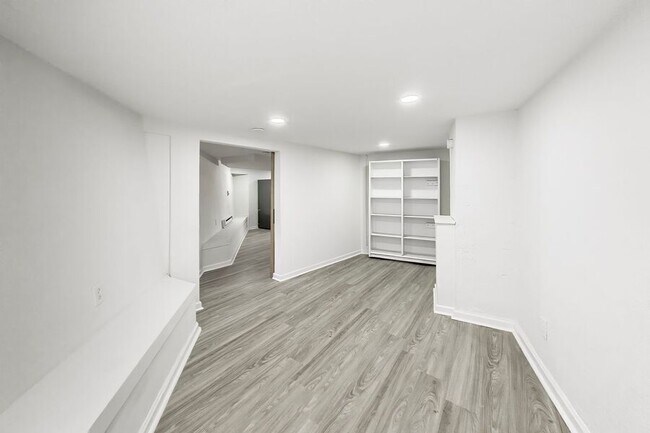 Building Photo - 7361 Claremont Ave