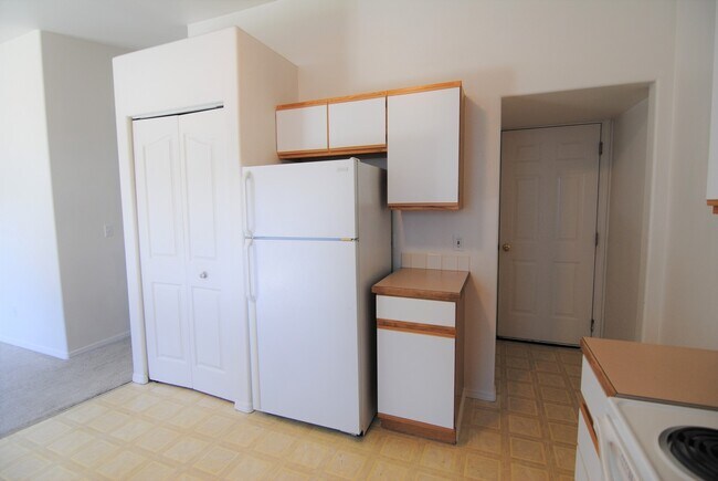 Building Photo - 1386 Brown St