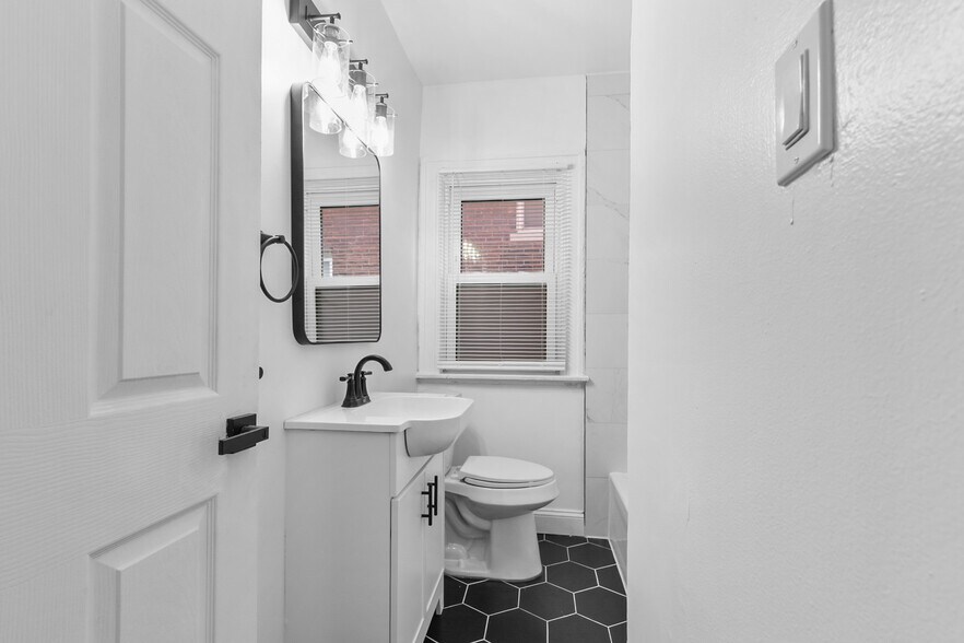 Building Photo - 13533 Santa Rosa Dr