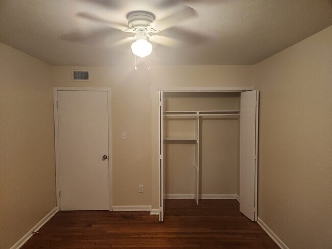 Building Photo - 615 S 1st St