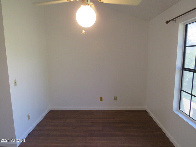 Building Photo - 921 W University Dr