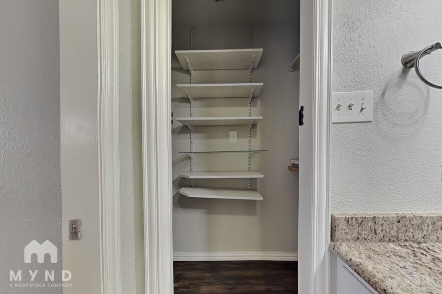 Building Photo - 612 S Rough Creek Ct