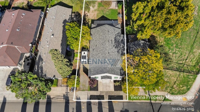 Building Photo - 108 Ash St