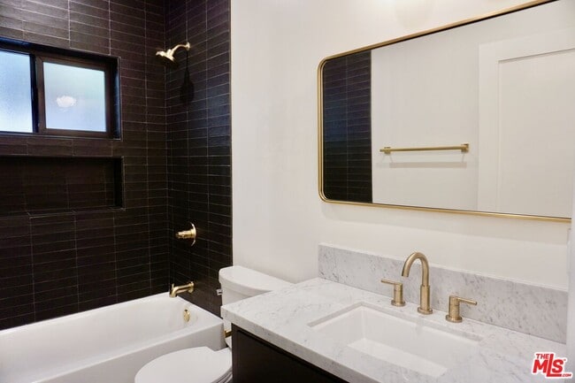 Building Photo - 2668 Greenfield Ave