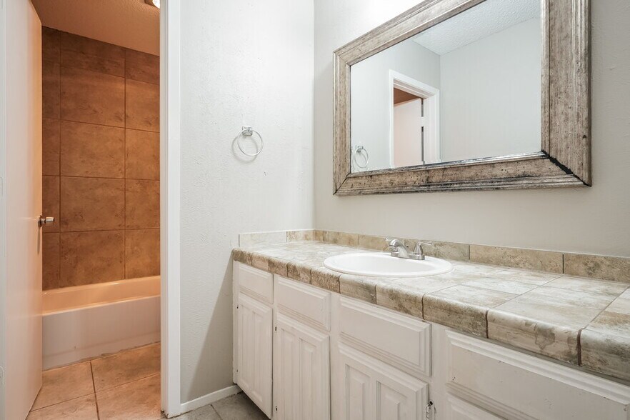 Building Photo - 618 Thornwood Trail