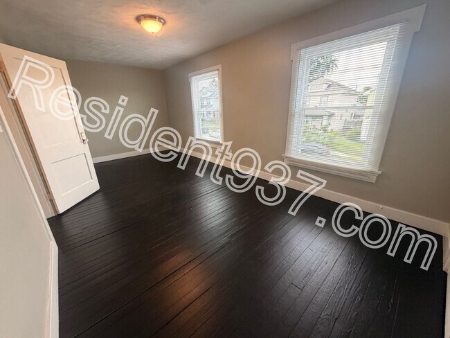 Building Photo - 422 Santa Cruz Ave