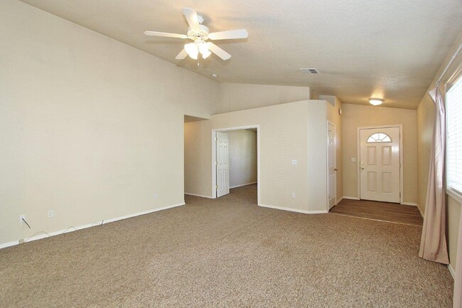 Building Photo - Immaculate Single-Level Home